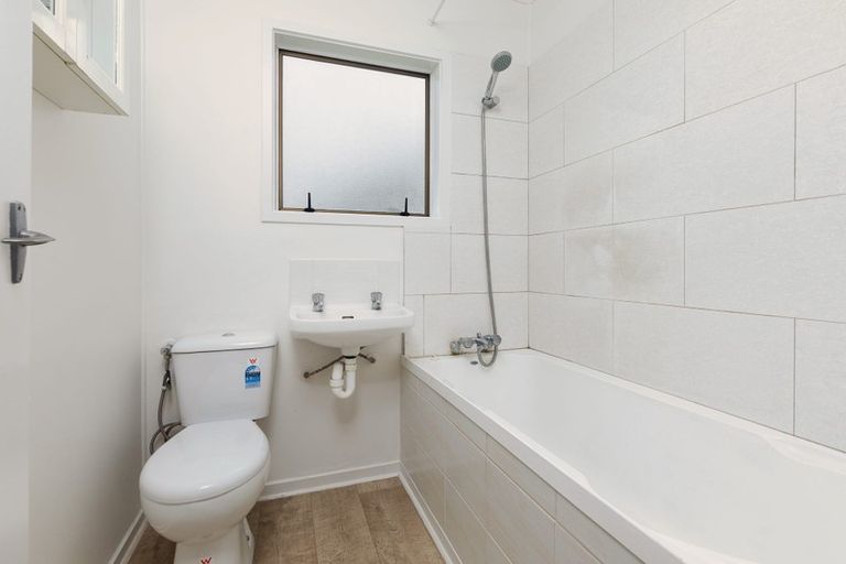 Photo of property in 2/28 Copley Street, New Lynn, Auckland, 0600