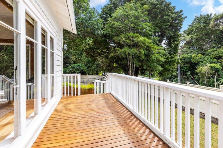 Photo of property in 114 Scenic Drive, Titirangi, Auckland, 0604