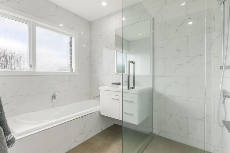 Photo of property in 3 Stansfield Place, Sunnyhills, Auckland, 2010