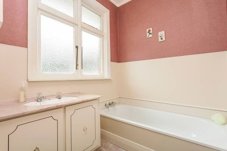 Photo of property in 25 Glendining Avenue, North East Valley, Dunedin, 9010