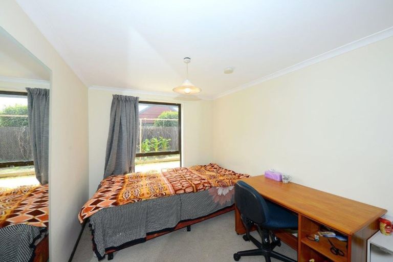 Photo of property in 2 Harkness Place, Avonhead, Christchurch, 8042