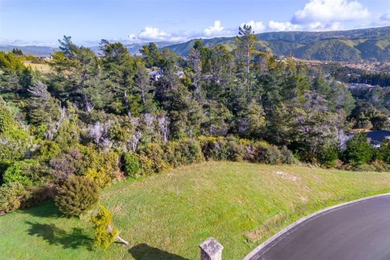 Photo of property in 28 Mount Marua Way, Timberlea, Upper Hutt, 5018