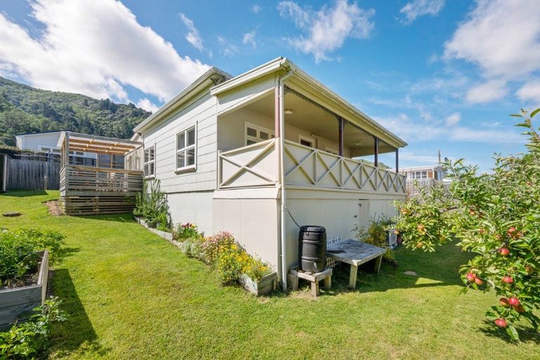 Photo of property in 95a Waikawa Road, Picton, 7220
