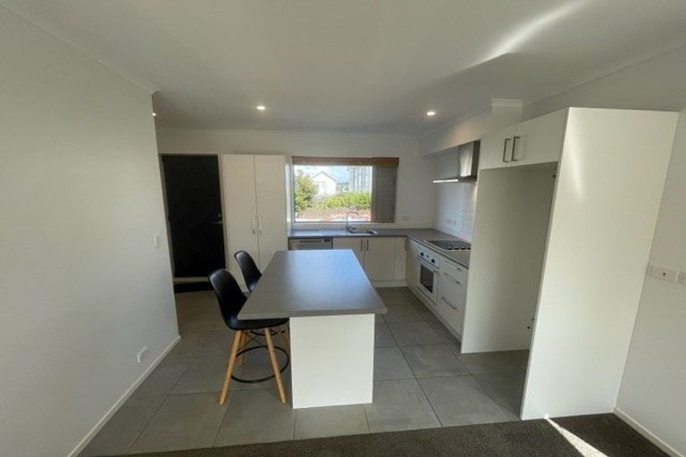 Photo of property in 4 Shelduck Way, Hobsonville, Auckland, 0616