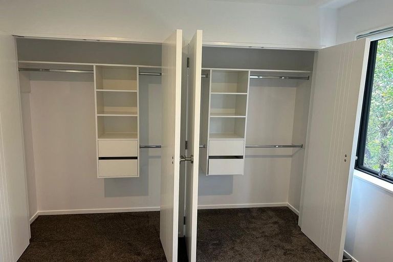 Photo of property in 11/19 Roberts Road, Glenfield, Auckland, 0629