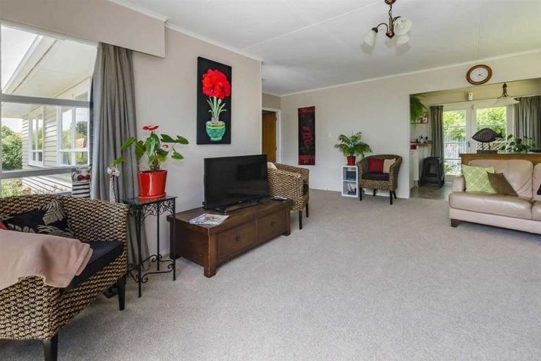 Photo of property in 37 Mazengarb Road, Paraparaumu Beach, Paraparaumu, 5032