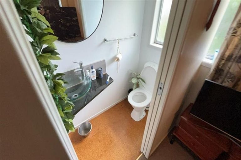 Photo of property in 10 Thomas Avenue, Te Atatu Peninsula, Auckland, 0610