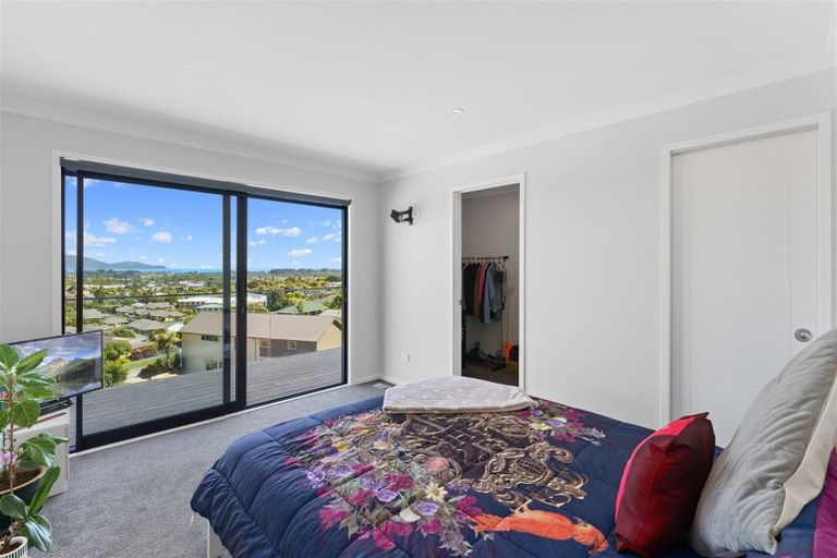 Photo of property in 95 Kakariki Grove, Waikanae, 5036