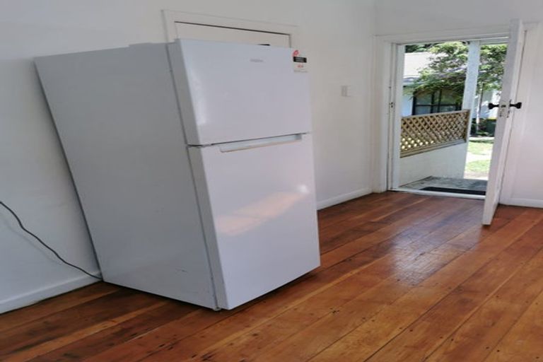 Photo of property in 42 Kamahi Street, Stokes Valley, Lower Hutt, 5019
