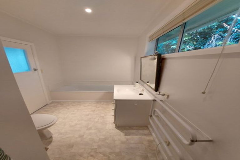 Photo of property in 7 Glenville Road, Karaka Bays, Wellington, 6022