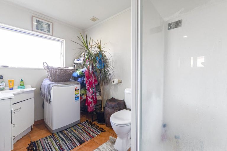 Photo of property in 60 Hewlett Road, Massey, Auckland, 0614