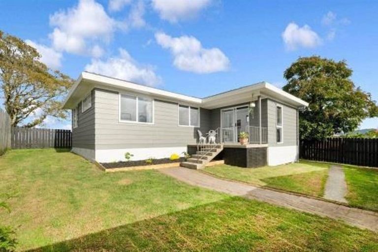 Photo of property in 2/77 Luanda Drive, Ranui, Auckland, 0612