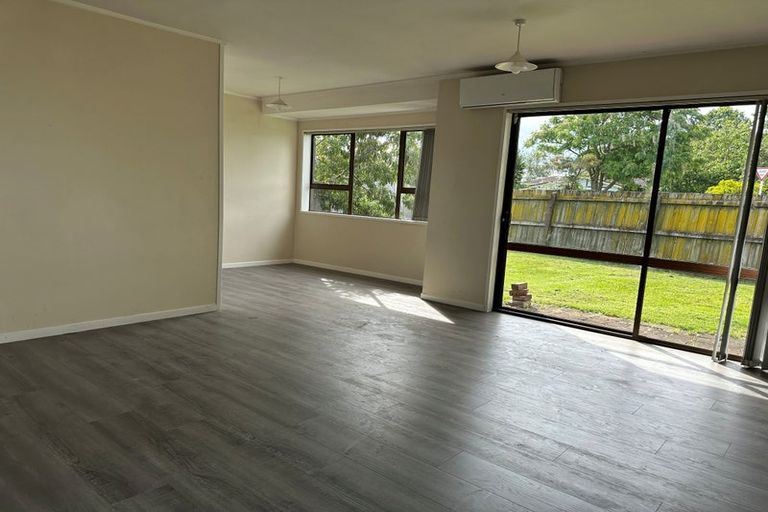 Photo of property in 1/2 Walter Strevens Drive, Conifer Grove, Takanini, 2112