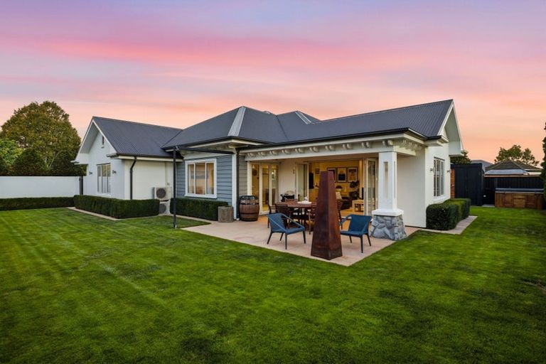 Photo of property in 24 Providence Place, Redwood, Christchurch, 8051