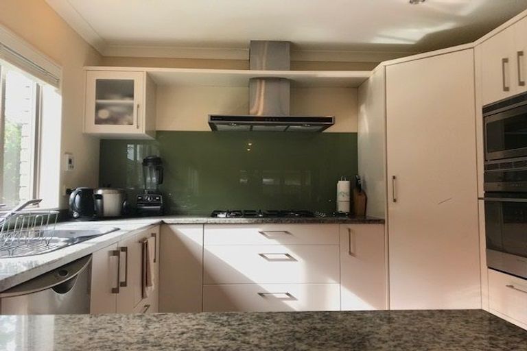 Photo of property in 10 Oak Bark Drive, Schnapper Rock, Auckland, 0632