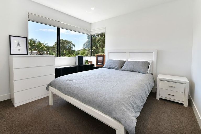 Photo of property in 52 Walton Street, Red Beach, 0932