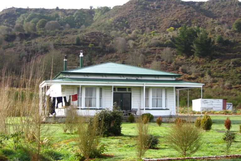 Photo of property in 2c&d Dunn Street, Reefton, 7830