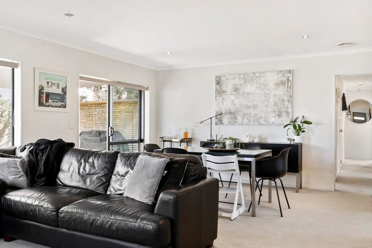 Photo of property in 3b Tawa Road, Te Atatu Peninsula, Auckland, 0610