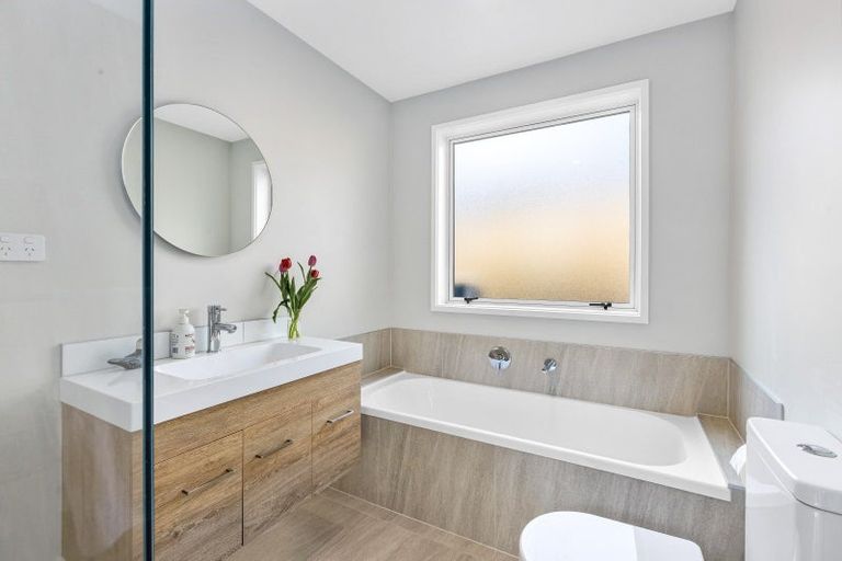 Photo of property in 19 Odlin Lane, Red Beach, 0932