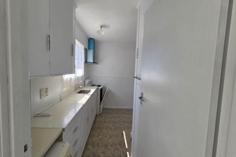 Photo of property in 2/7 Sylvan Crescent, Te Atatu South, Auckland, 0610