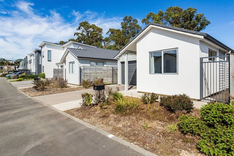 Photo of property in 9 Cartographer Way, Whitby, Porirua, 5024