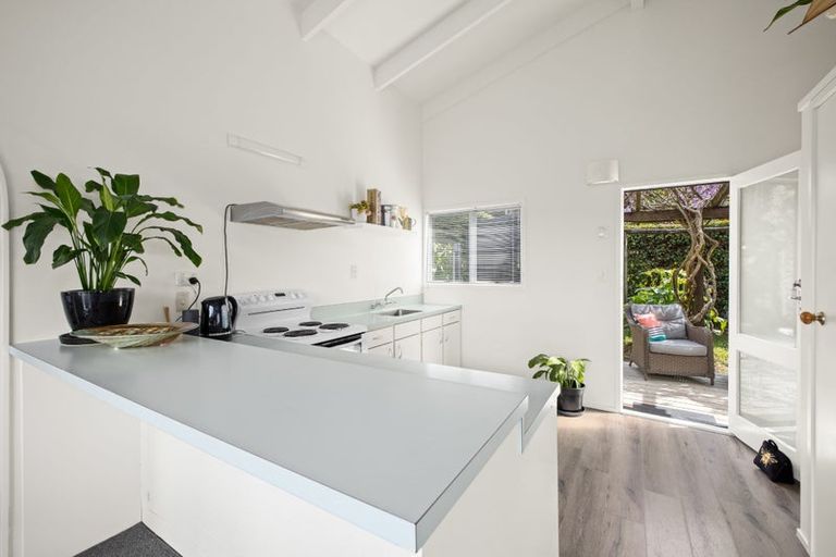 Photo of property in 9 Sunlight Promenade, Snells Beach, 0920