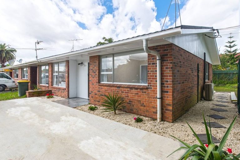 Photo of property in 1/1 Pine Street, New Lynn, Auckland, 0600