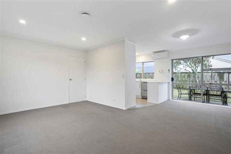 Photo of property in 14 Russett Grove, Henderson, Auckland, 0612