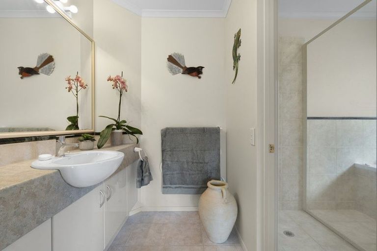 Photo of property in 115 Grovenor Drive, Orewa, 0931