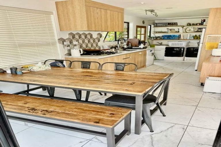 Photo of property in 133 Oreil Avenue, West Harbour, Auckland, 0618