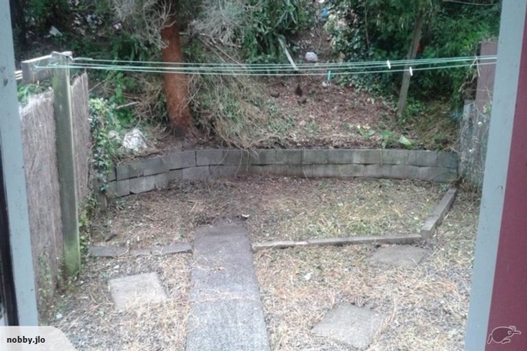 Photo of property in 23f6 Collins Avenue, Tawa, Wellington, 5028