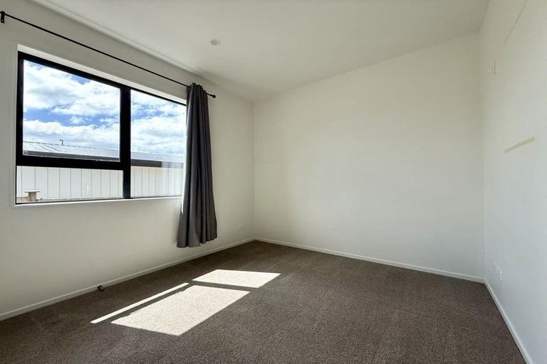 Photo of property in 18 Horokaka Street, Massey, Auckland, 0614
