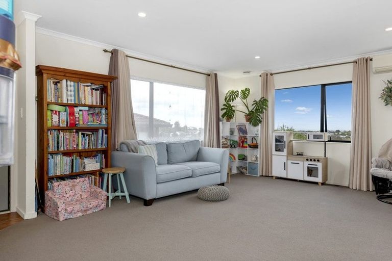 Photo of property in 2/312 Wairau Road, Glenfield, Auckland, 0629