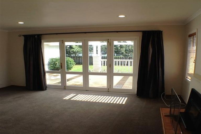 Photo of property in 13 Kervil Avenue, Te Atatu Peninsula, Auckland, 0610