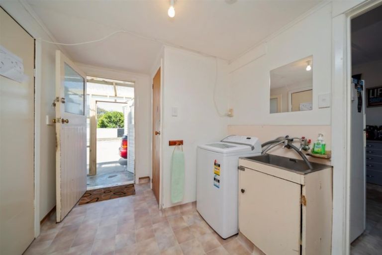 Photo of property in 106 Manawapou Road, Hawera, 4610