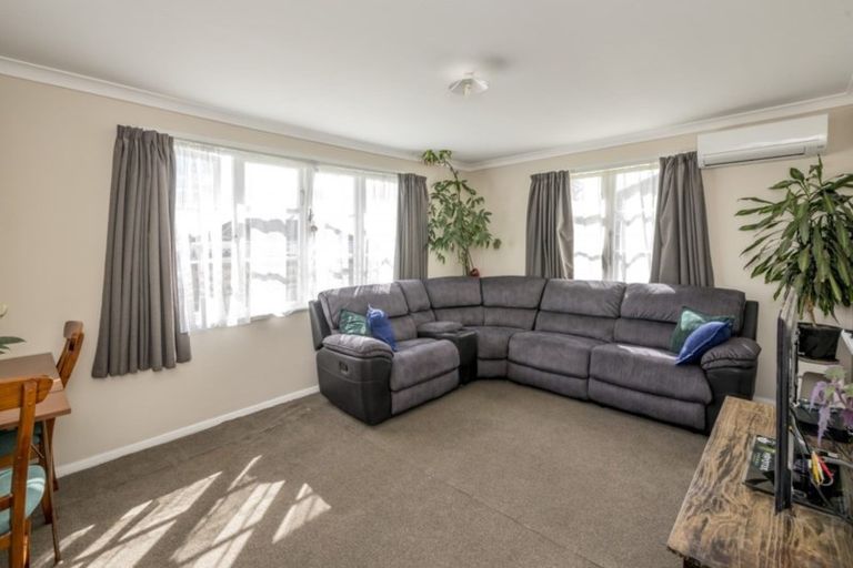 Photo of property in 26 Goldsmith Crescent, Levin, 5510