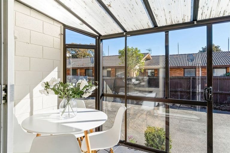 Photo of property in 2/32 Abberley Crescent, St Albans, Christchurch, 8014