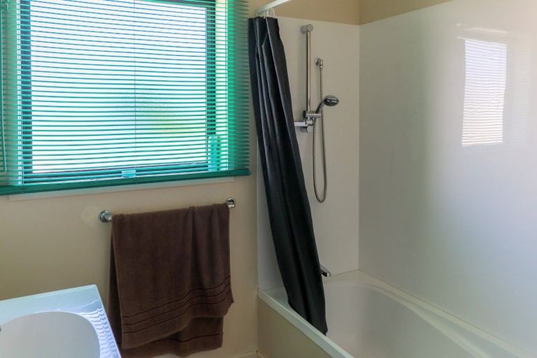 Photo of property in 52 Avon Road, Clifton, Invercargill, 9812