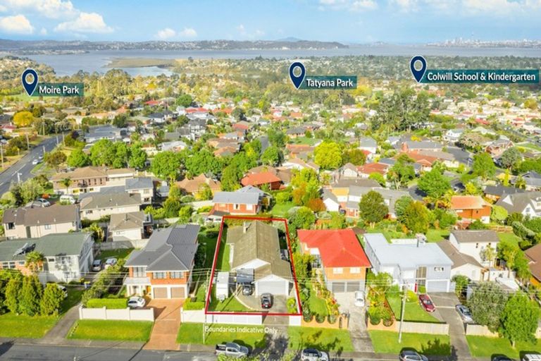 Photo of property in 6 Colwill Road, Massey, Auckland, 0614