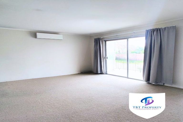 Photo of property in 1/36a Lincoln Road, Henderson, Auckland, 0610