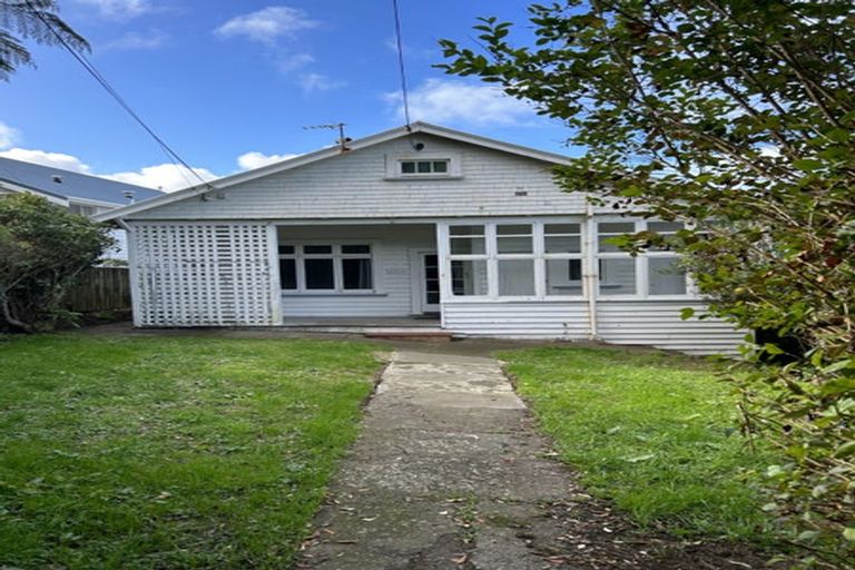 Photo of property in 4 Apuka Street, Brooklyn, Wellington, 6021
