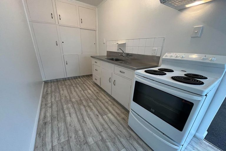 Photo of property in 8 Lowestoft Place, West End, Palmerston North, 4412