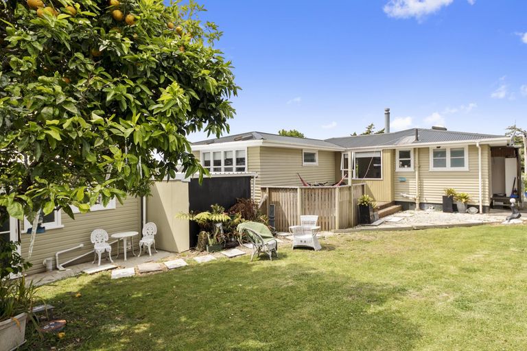 Photo of property in 12 Kereru Street, Henderson, Auckland, 0612