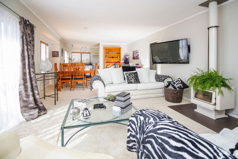 Photo of property in 49 Garton Drive, Massey, Auckland, 0614