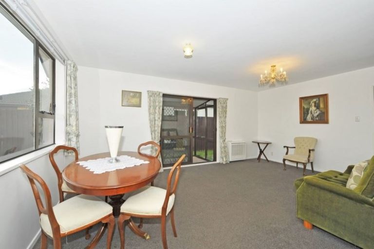 Photo of property in 2/20 Kirsten Place, Parklands, Christchurch, 8083