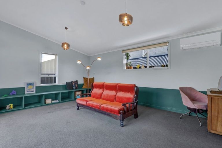 Photo of property in 17 Oberon Street, Stratford, 4332