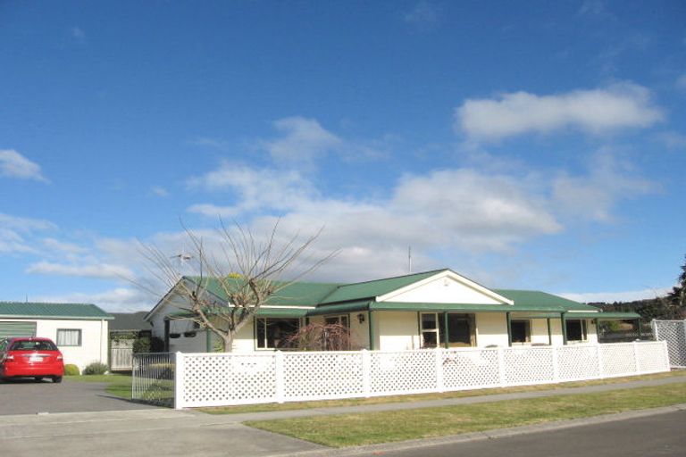 Photo of property in 3 Pukekura Place, Taradale, Napier, 4112