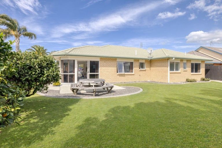 Photo of property in 16 Sandhurst Drive, Papamoa Beach, Papamoa, 3118