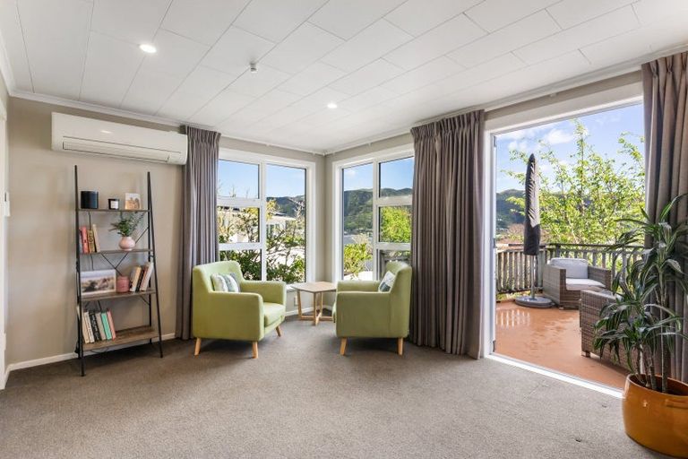 Photo of property in 16 Spicer Place, Tawa, Wellington, 5028