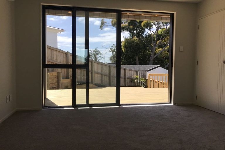 Photo of property in 3 Gamble Way, Massey, Auckland, 0614